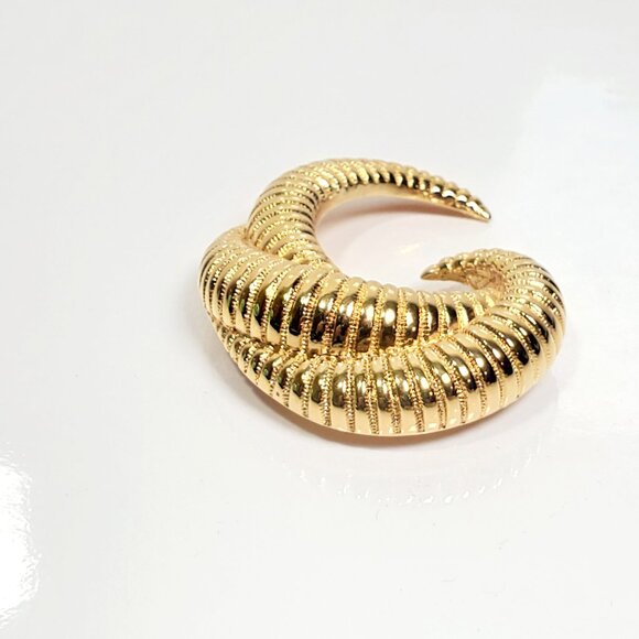 Vintage Monet Gold-Tone Swirl Curved Brooch with Travel Storage Pouch - Picture 3 of 8